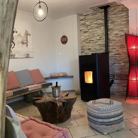Convivial A Avec Piscine Partagee Et Animaux Acceptes - Fr-1-489-353 Country house Blomard